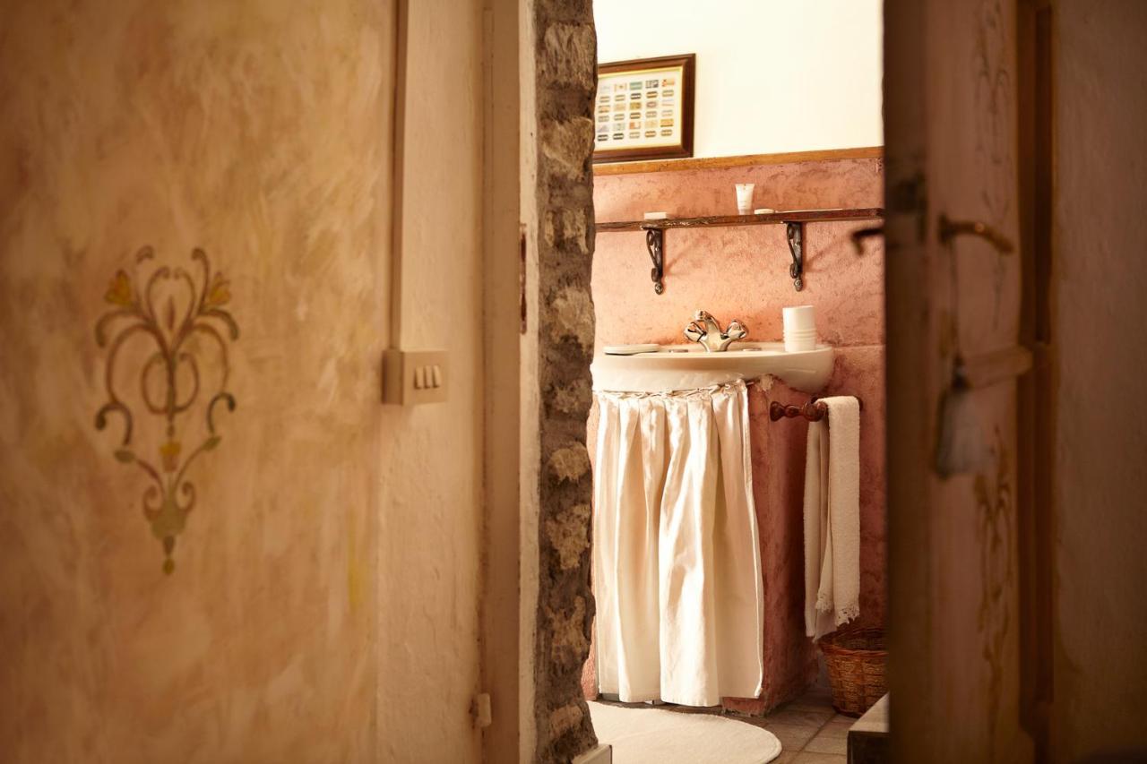 Antico Borgo Sanda Lago Maggiore Casalzuigno Exterior foto